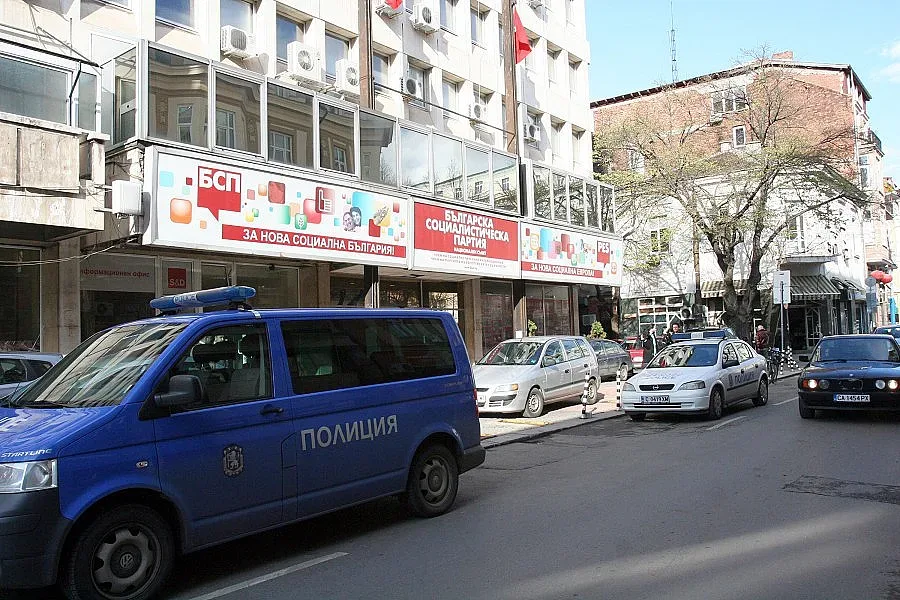 Трийсетина червени се събраха на "Позитано" 20