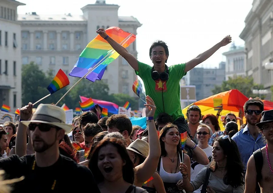 Синодът отново поиска забрана на гей парада