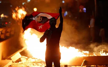 Турция заплаши протестиращите с армията