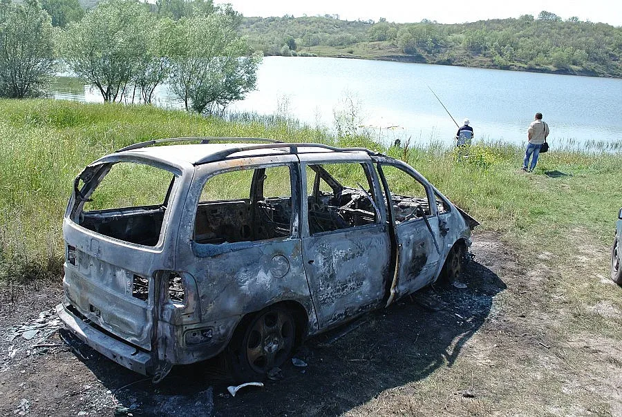 Две коли за една нощ изгоряха в Хасково
