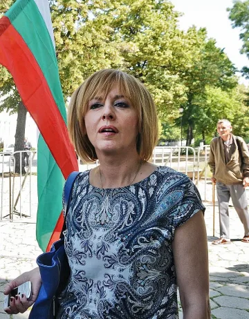 Манолова иска машинно гласуване на избори