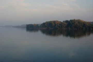 Дунав се покачва и залива острови