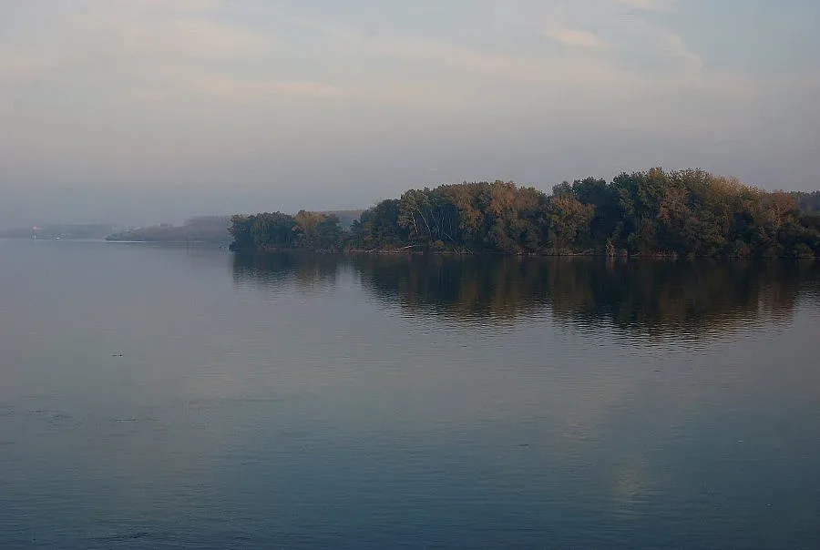Дунав се покачва и залива острови