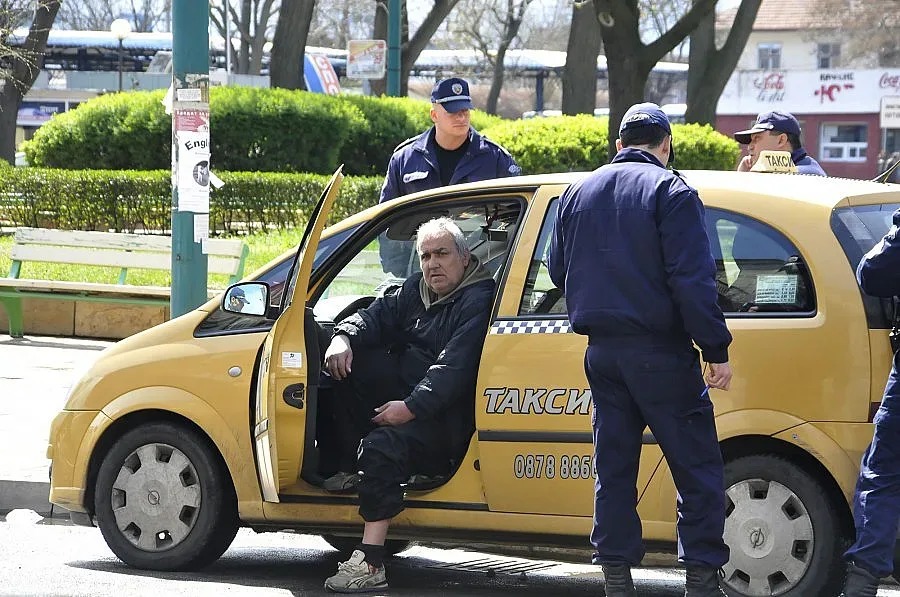 Таксита дерат с по 6 лв./км по морето  