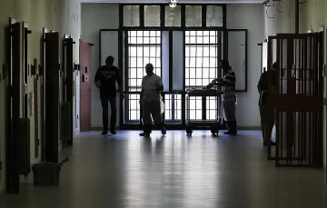 Арестуваха 6-ма българи в Рим за грабеж в автобус