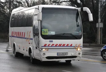 Автобус с пътници се подпали по време на път