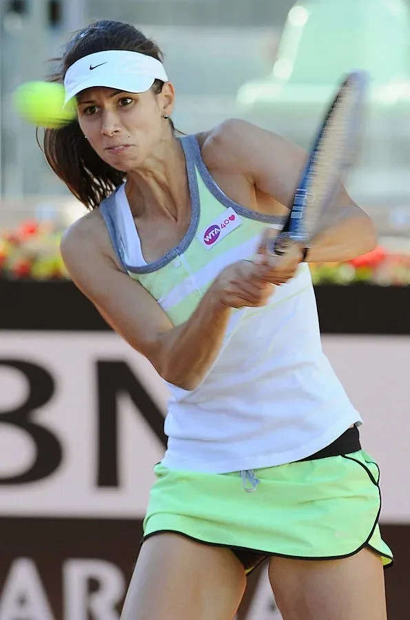 Млада французойка ще бори Пиронкова