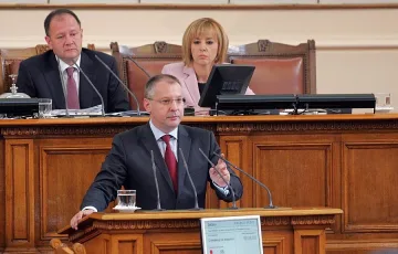 БСП ще приеме решенията на Пеевски и Орешарски