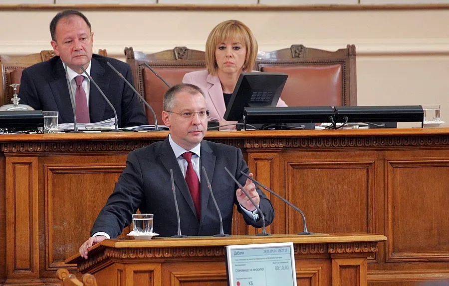 БСП ще приеме решенията на Пеевски и Орешарски