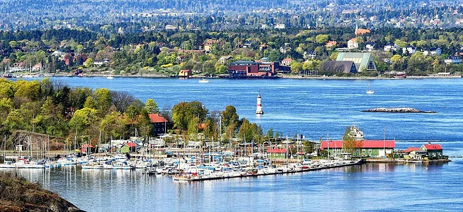 Норвегия изпраща жените в казармата