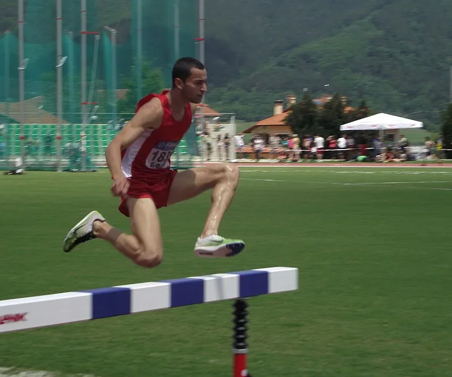 Ценов с рекорд и норматив за световното в Москва