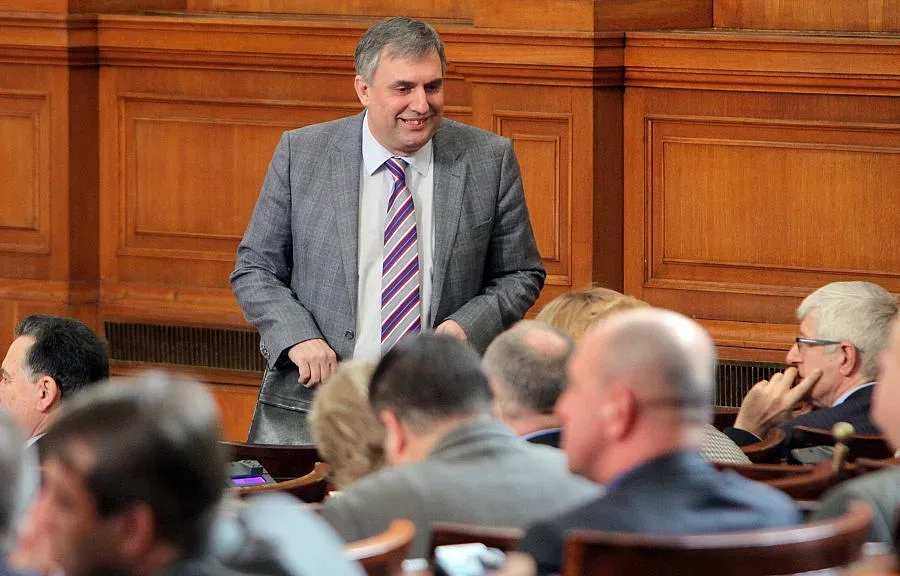 Калфин: Правителство на Орешарски няма да падне