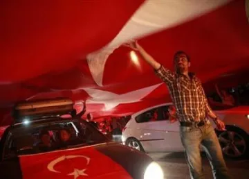 Турция замрази застрояването на парк Гези