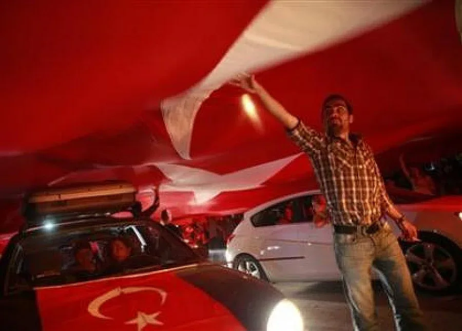 Турция замрази застрояването на парк Гези