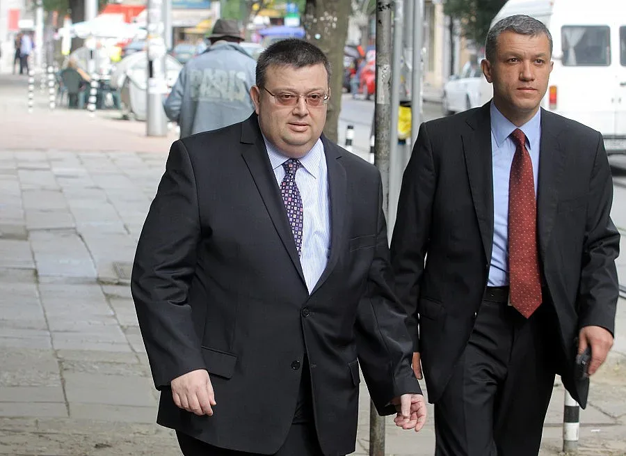 Обвинител №1 подкрепи промените в "бръмбарите"