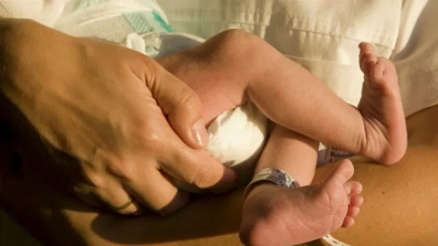 Антимафиот стана акушерка по неволя