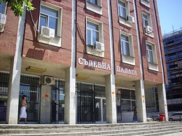 Осъдиха сутеньор за пране на пари