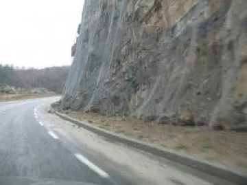 Бандити обраха румънски търговци на череши