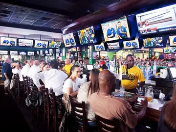 Трима в критично състояние след рухването на кей в Маями