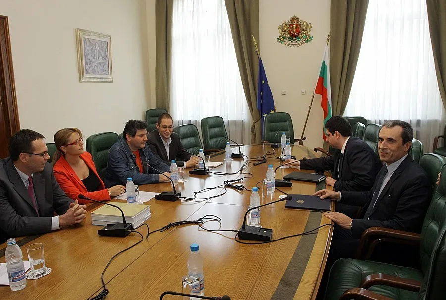 Назначиха 9 областни управители