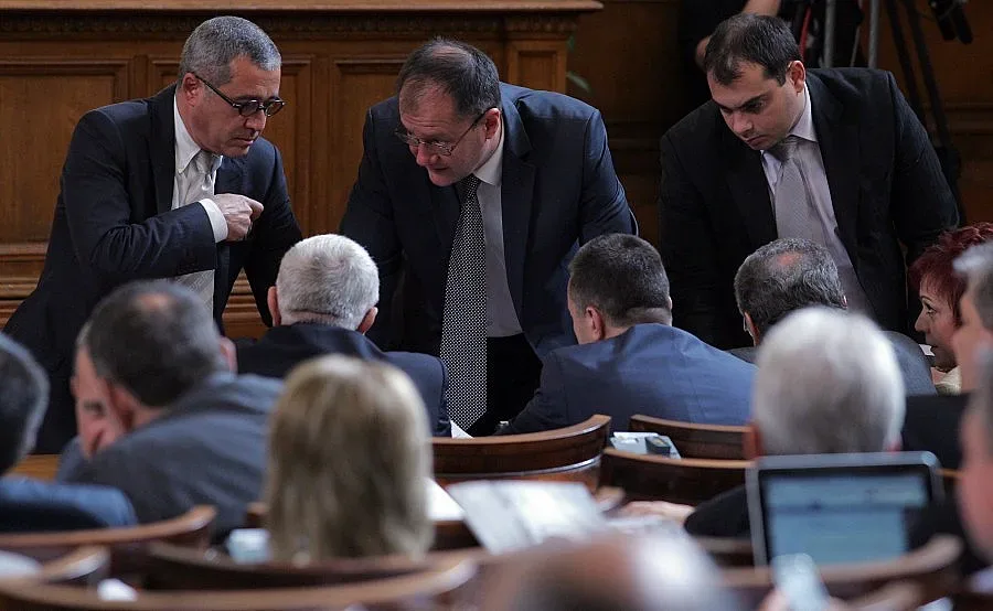 Режат парите на малките партии