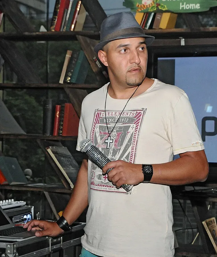 Румънеца не може да плува, но изкарал 4 км по вода