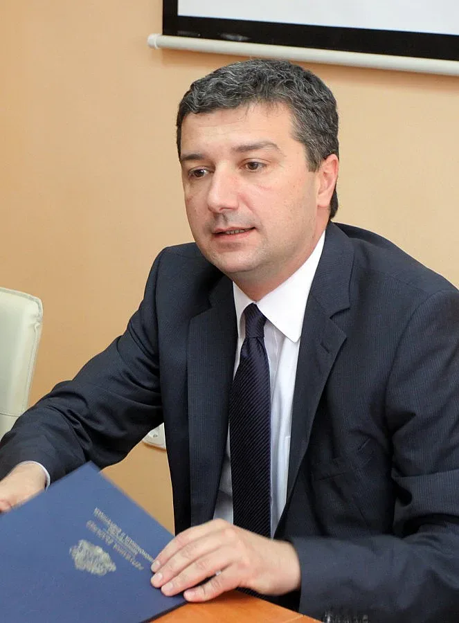 Стойнев: ВМЗ-Сопот остава държавно предприятие