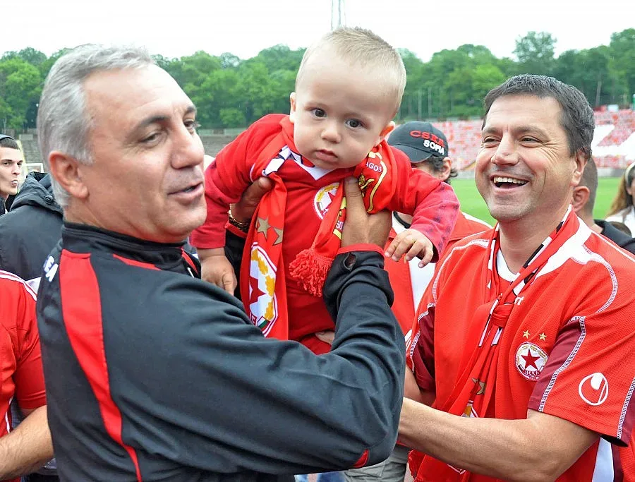 Край с татуировките, Фейсбук и "Син Сити"