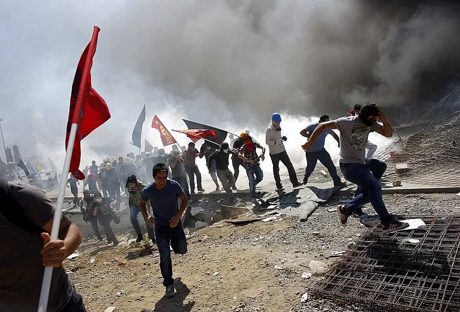 „Хюриет": Глобяват турски медии за отразяването на протестите