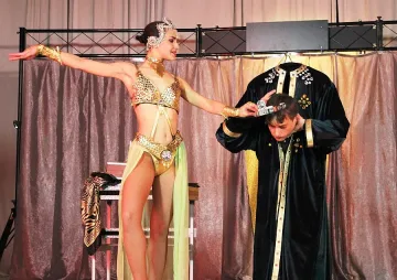 Илюзионистът Икар си свали главата и си сложи корона