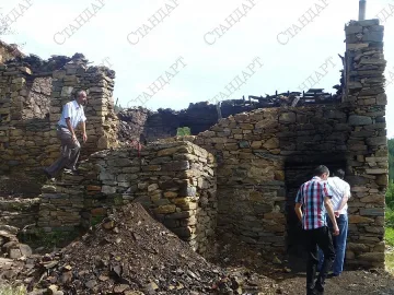 Събират пари за възстановяване опожарения дом на жители на Левци   