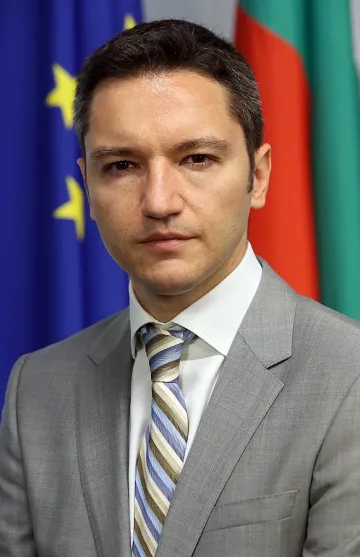 Екипът на Вигенин с две нови имена