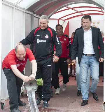 Стоичков се завърна на „Армията” 