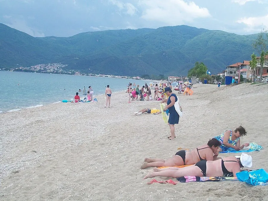 Българи превзеха плажа на Бяло море