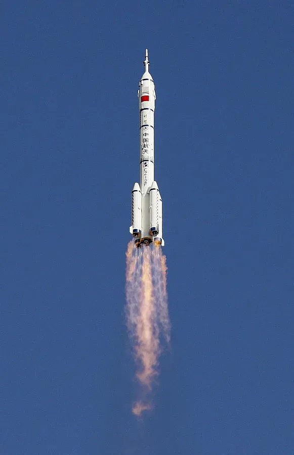 Втора жена лети в космоса с мисия на Китай