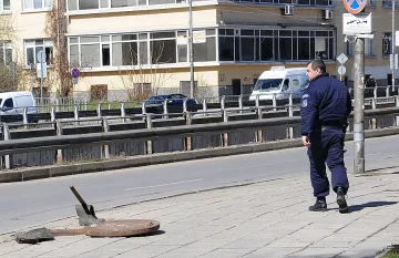 Бременна пропадна в шахта