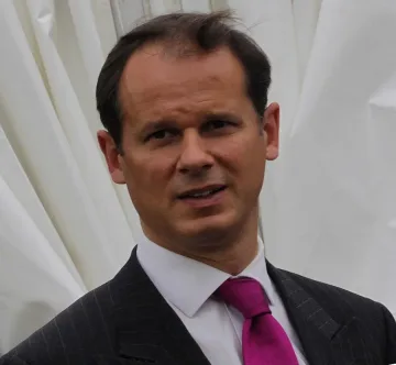 Пловдив в роман на Душ Сантуш