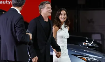 Пит с ответен удар! Цака Джоли във Венеция