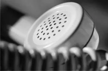 Двама пенсионери в капана на телефонни измамници