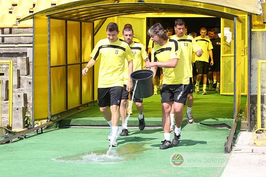 "Ботев" Пд започна подготовка с 24-има футболисти 