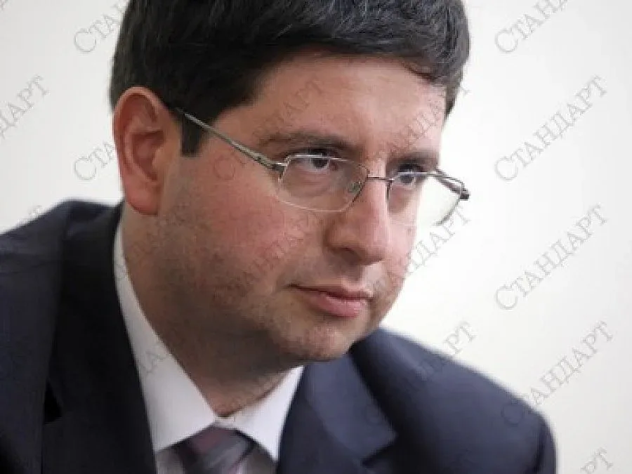 Петър Чобанов е поискал оставката на директора на АДФИ