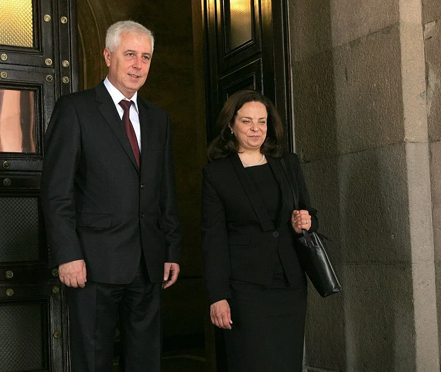 Андреева избира 11 шефове на болници