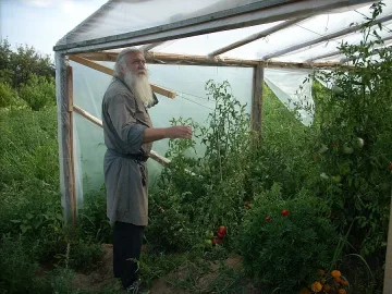 Вдигат неделно училище с парите от продажби