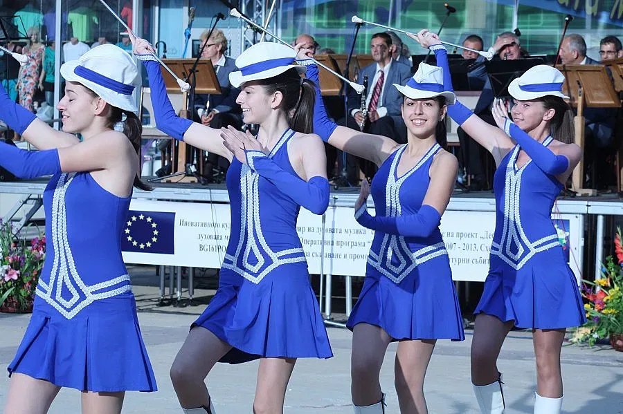 Хлапета стават диригенти в парка в Ботевград