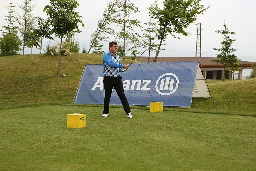 Бивш футболист и македонец най-добри на голф под Пирин