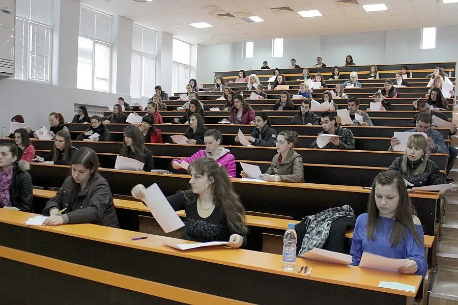 932 зрелостници на изпита по биология в СУ
