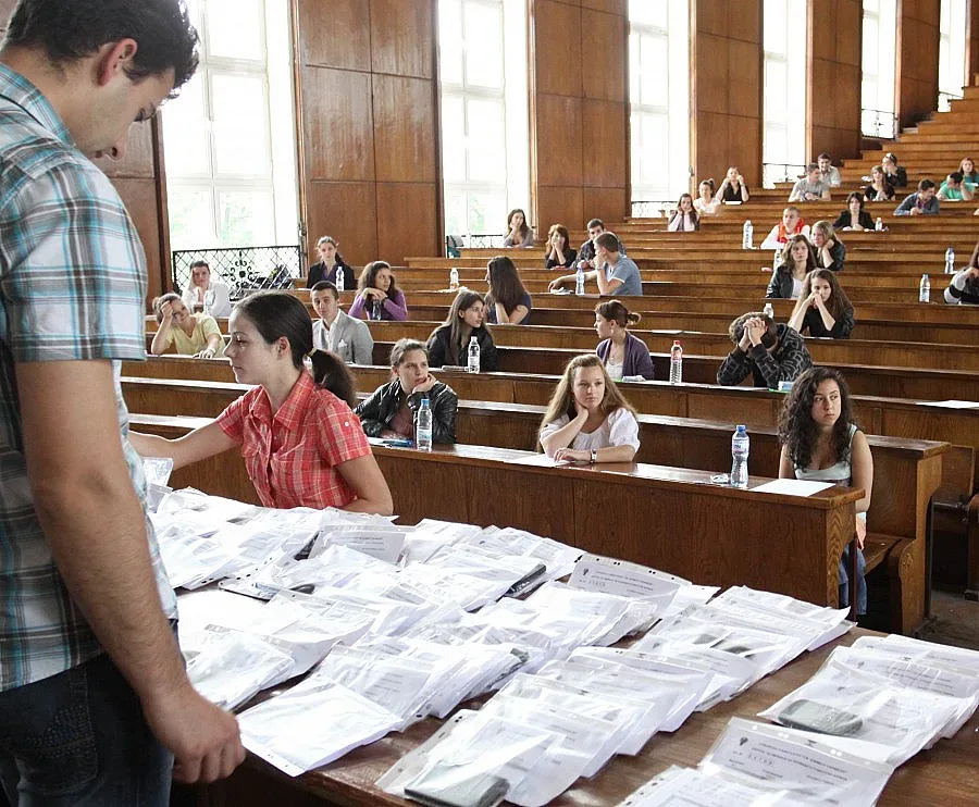  "Септември" дава шанс на кандидат-студентите в СУ