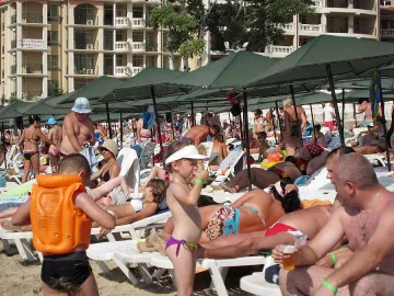 Психолози: Жените да събират тен облечени