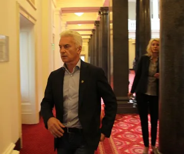 Троянската организация на Атака иска оставката на Сидеров