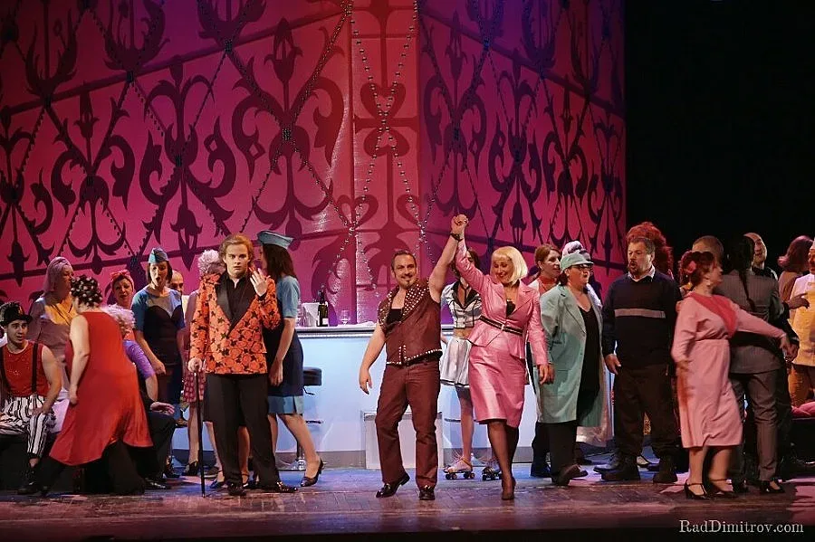 Френският посланик аплодира българска премиера